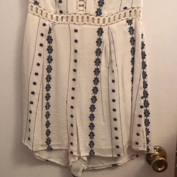 Lush Romper - Picture 3 of 6